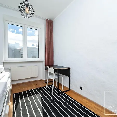 Korter 2br For 6, Workspace & Walk To Old Town *