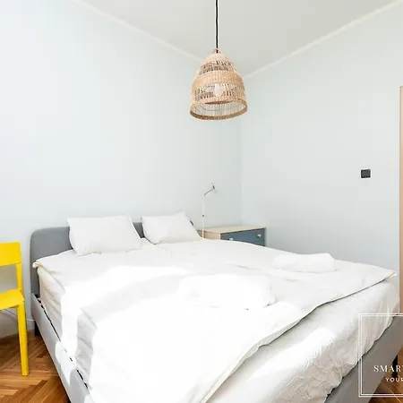 Korter 2br For 6, Workspace & Walk To Old Town