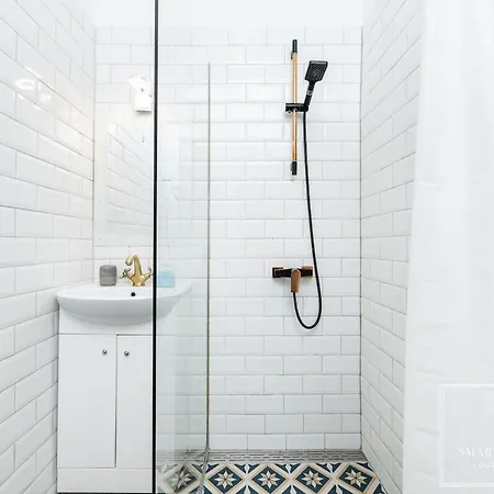 2br For 6, Workspace & Walk To Old Town Korter