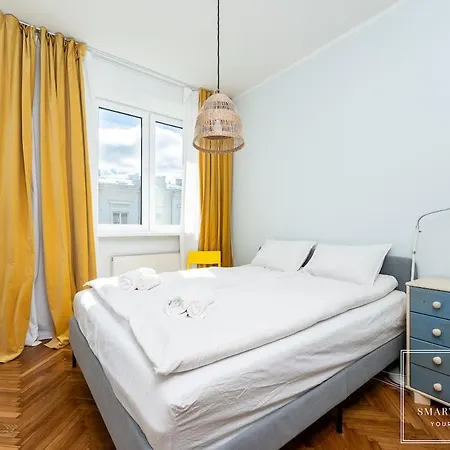Korter 2br For 6, Workspace & Walk To Old Town