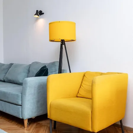 2br For 6, Workspace & Walk To Old Town Korter