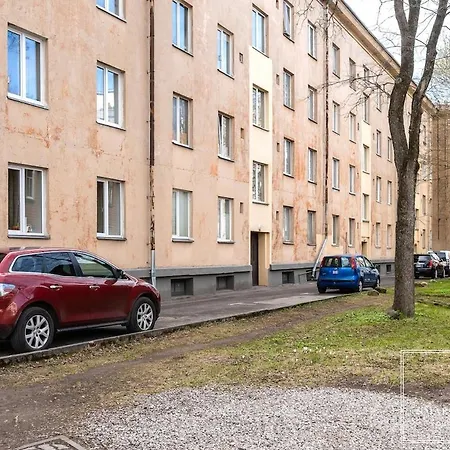 2br For 6, Workspace & Walk To Old Town Korter
