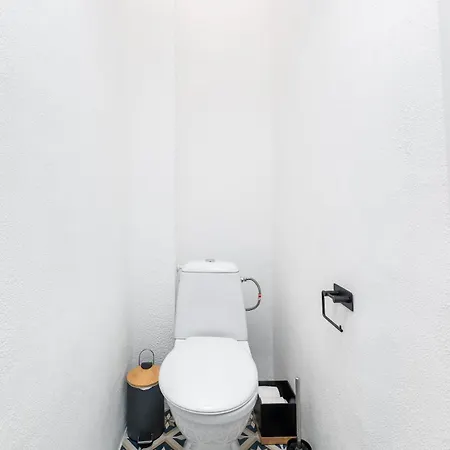 2br For 6, Workspace & Walk To Old Town 탈린