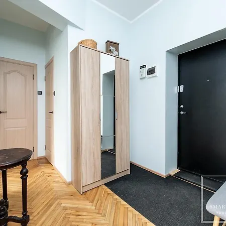 Korter 2br For 6, Workspace & Walk To Old Town